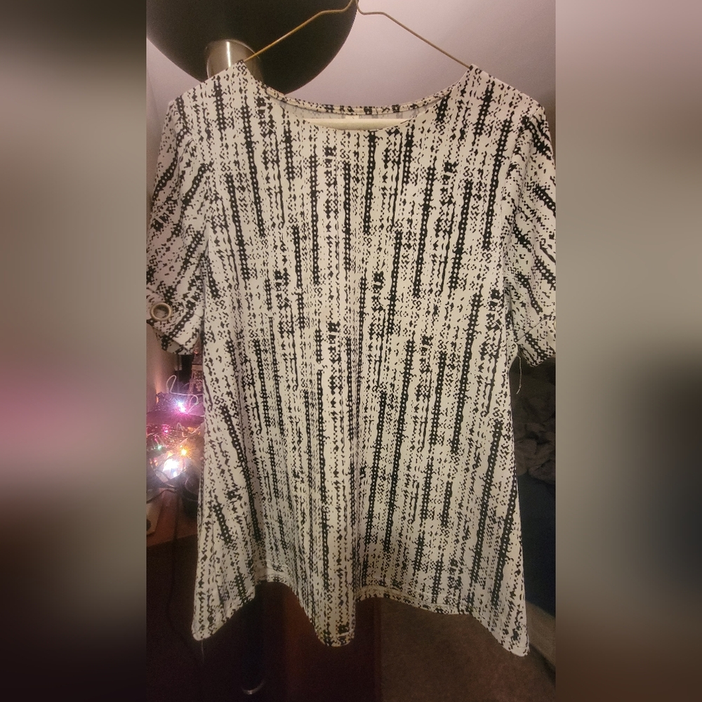 Black and White Patterned Women's Top
